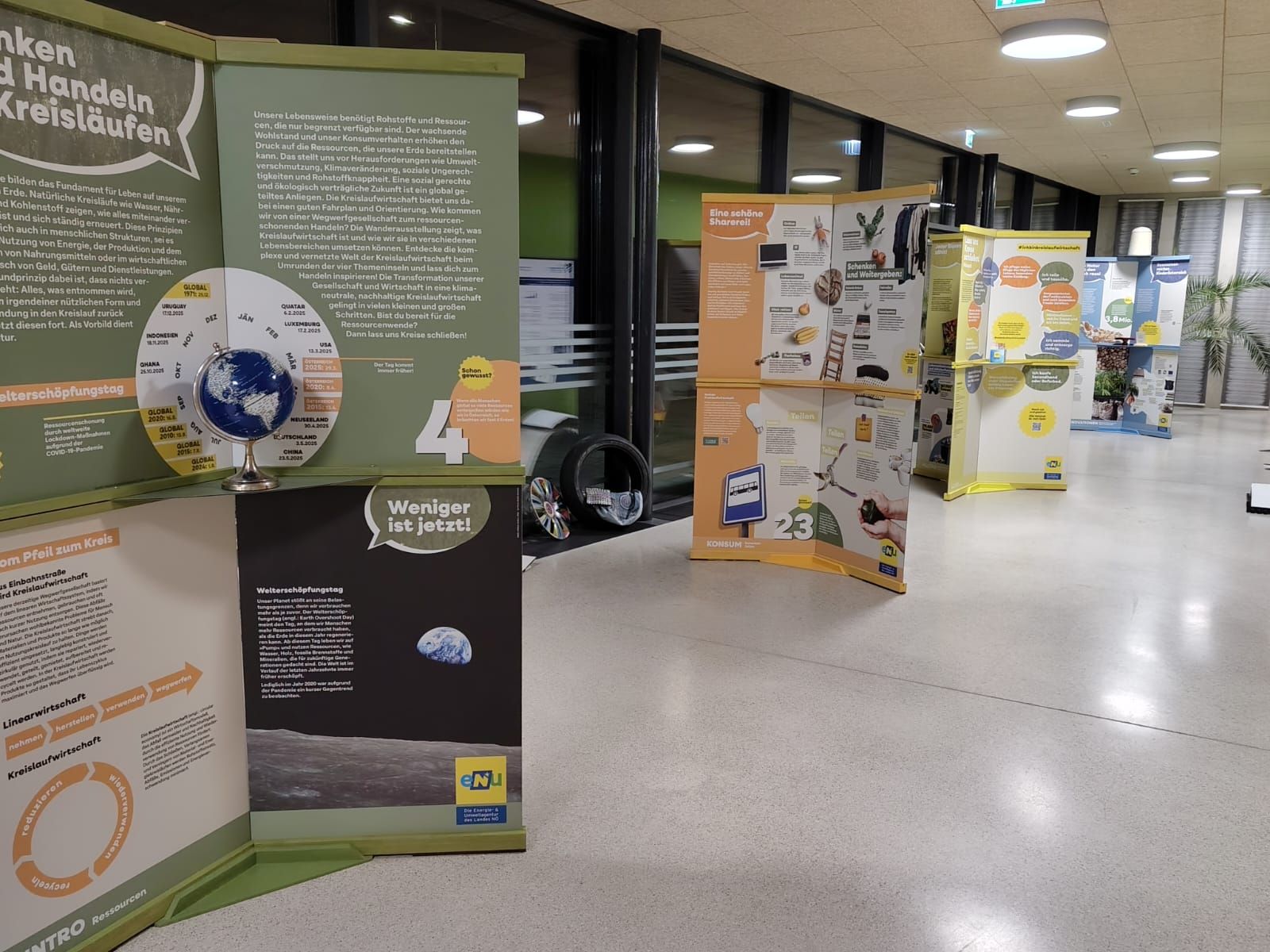 Ansicht der Ausstellung ohne Besucher:innen