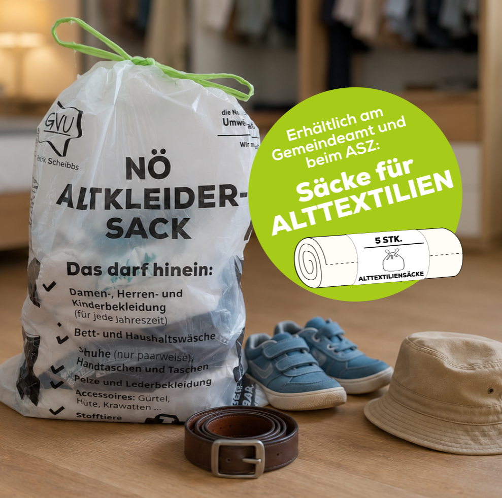 Ein gef&uuml;llter Altkleidersack, daneben sind Schuhe ein Hut und ein G&uuml;rtel.