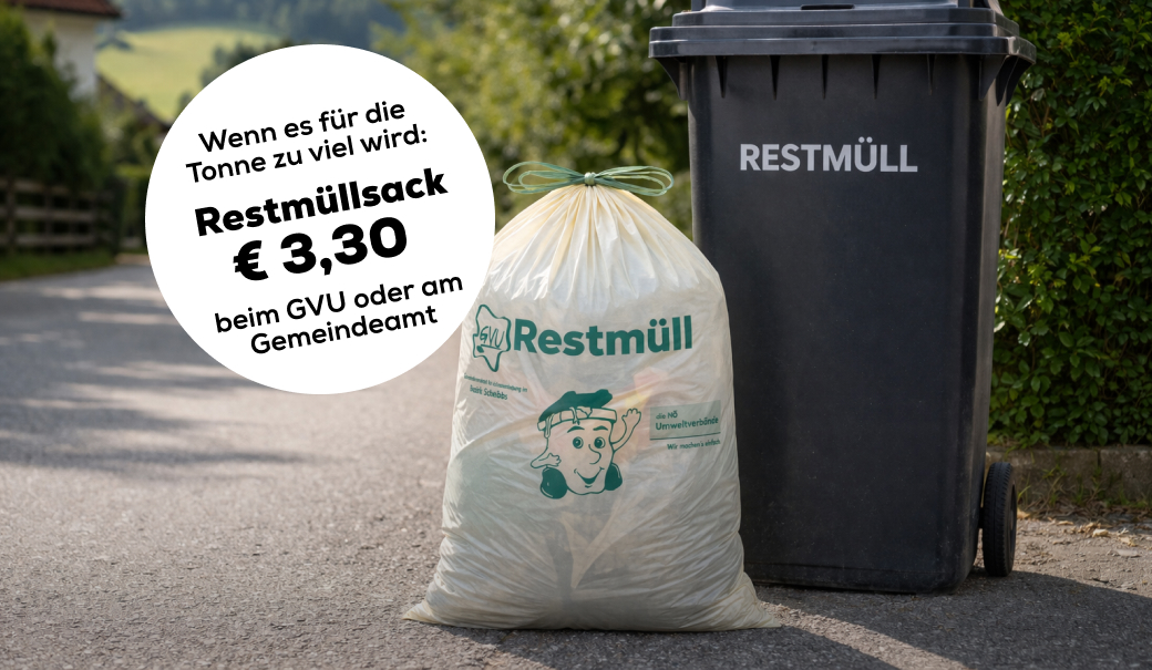 Ein gefüllter Restmüllsack steht neben einer schwarzen Restmülltonne Text: Wenn es für die Tonne zu viel wird: Restmüllsack € 3,30 beim GVU oder am Gemeindeamt